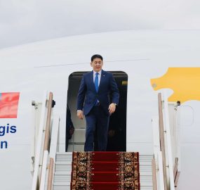 Монгол Улсын Ерөнхийлөгч У.Хүрэлсүх Ялалтын 80 жилийн ойн баярт оролцохоор Москва хотноо хүрэлцэн ирлээ