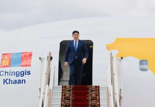 Монгол Улсын Ерөнхийлөгч У.Хүрэлсүх Ялалтын 80 жилийн ойн баярт оролцохоор Москва хотноо хүрэлцэн ирлээ